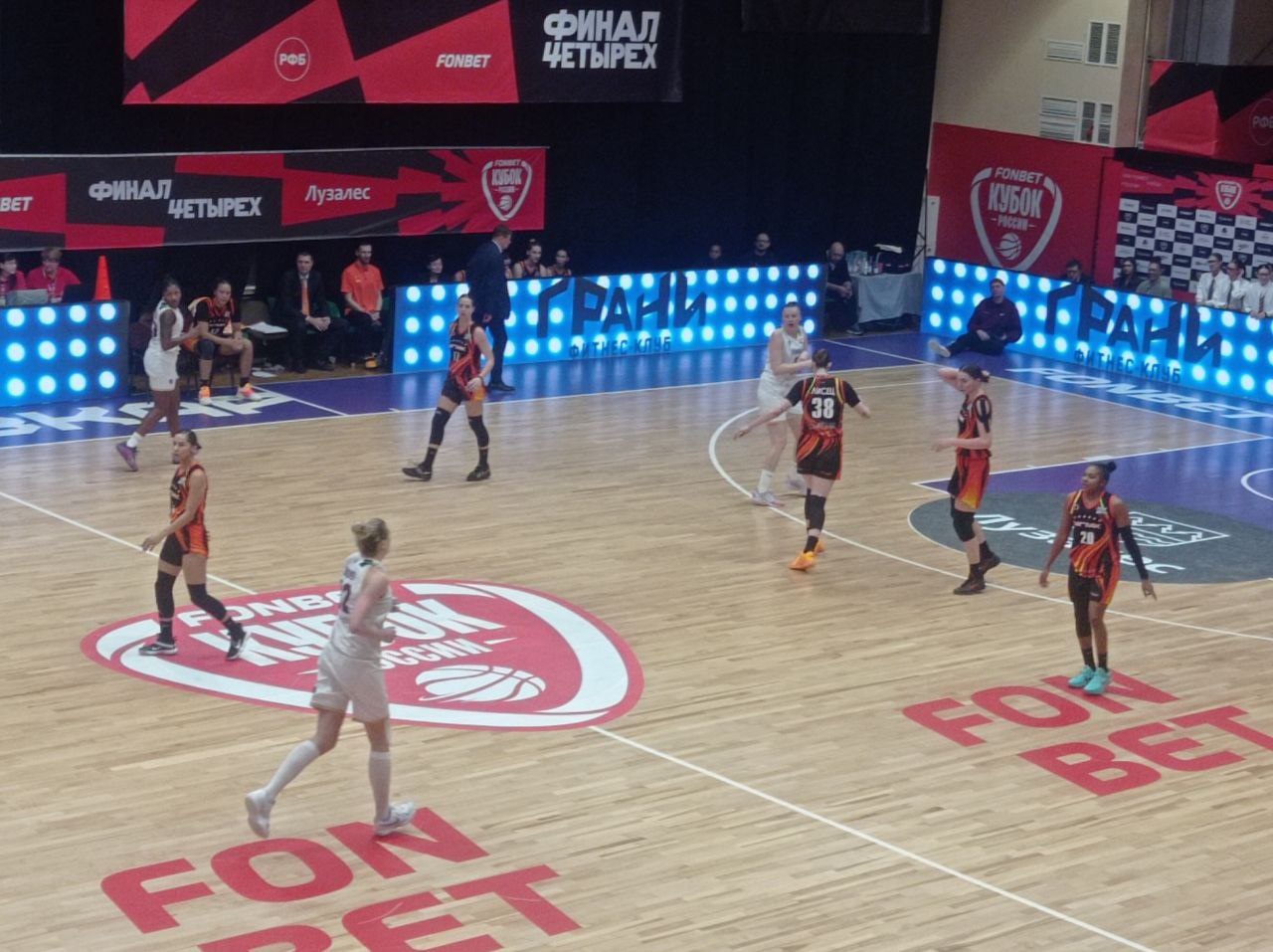 Максим Мартышин: Дорогие болельщики!. Сегодня наша «НИКА-Лузалес» сражалась в финале Кубка России против мощного УГМК - и хоть кубок ушёл к екатеринбуржкам, сердца наши полны гордости! Максим Мартышин: Дорогие болельщики!. Сегодня наша «НИКА-Лузалес» сражалась в финале Кубка России против мощного УГМК - и хоть кубок ушёл к екатеринбуржкам, сердца наши полны гордости!