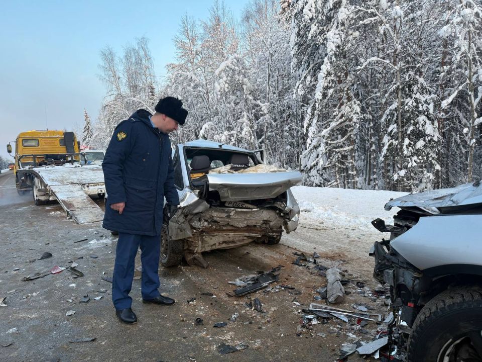 Прокуратура Сысольского района организовала проверку в связи с массовым дорожно-транспортным происшествием, произошедшим сегодня на 712-м километре федеральной трассы «Вятка»