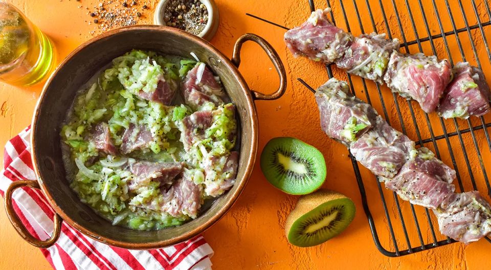 Как приготовить ароматный шашлык с маринадом из киви