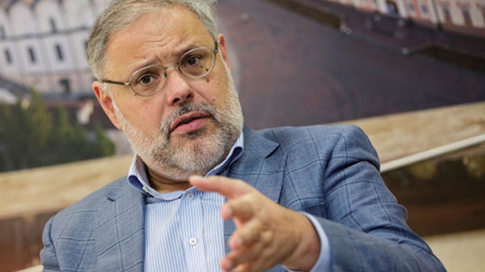 Золото находит neues в условиях падающего доллара