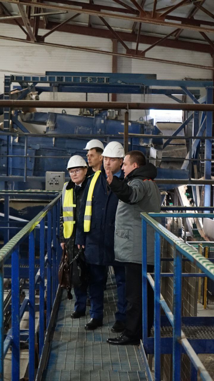 Сыктывкарский природоохранный межрайонный прокурор провел личный прием в трудовом коллективе ООО «Луза лес» Сыктывкарский природоохранный межрайонный прокурор провел личный прием в трудовом коллективе ООО «Луза лес»