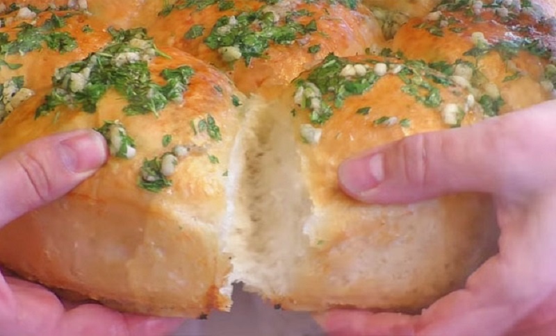 Незаменимое дрожжевое тесто для домашней выпечки без яиц и молока