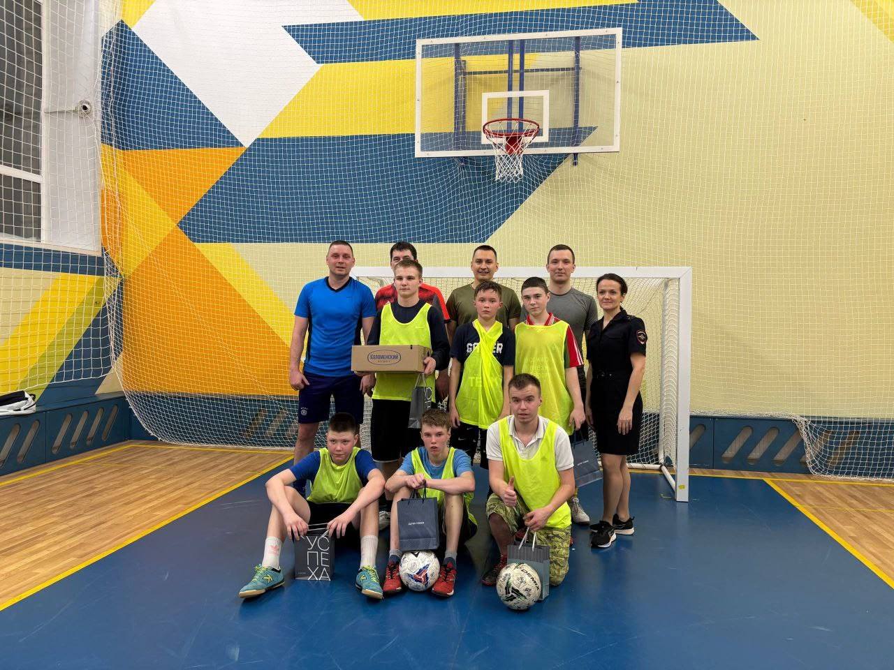 Товарищеский матч по минифутболу объединил сотрудников МВД и воспитанников подшефного детского дома Товарищеский матч по минифутболу объединил сотрудников МВД и воспитанников подшефного детского дома