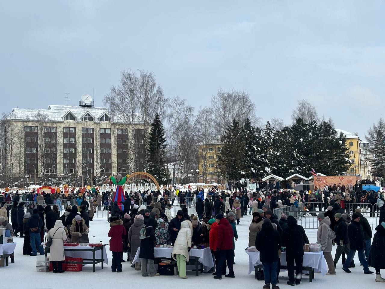 Максим Мартышин: Сегодня на Стефановской площади было понастоящему тепло и подомашнему, несмотря на февраль Максим Мартышин: Сегодня на Стефановской площади было понастоящему тепло и подомашнему, несмотря на февраль
