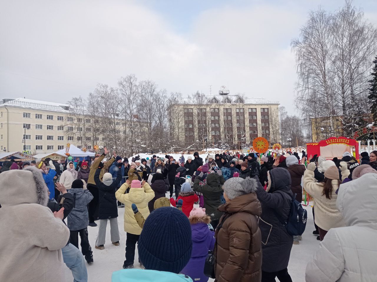 Максим Мартышин: Сегодня на Стефановской площади было понастоящему тепло и подомашнему, несмотря на февраль Максим Мартышин: Сегодня на Стефановской площади было понастоящему тепло и подомашнему, несмотря на февраль