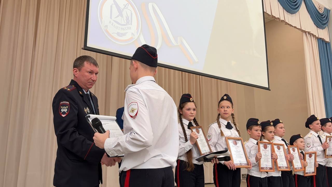 В преддверии Дня защитника Отечества сотрудники #Госавтоинспекции11 Сыктывкара поздравили подшефных кадетов школы № 38 В преддверии Дня защитника Отечества сотрудники #Госавтоинспекции11 Сыктывкара поздравили подшефных кадетов школы № 38