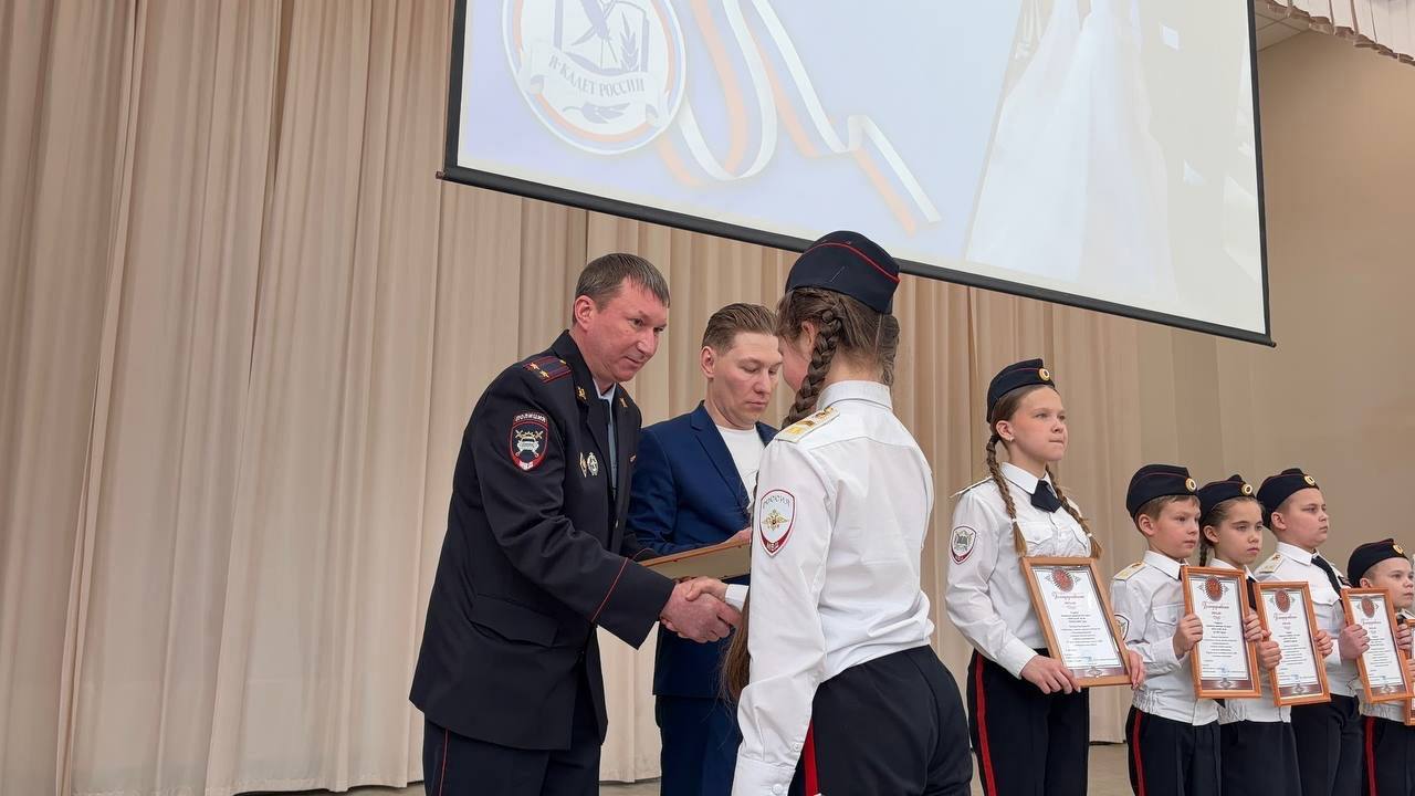 В преддверии Дня защитника Отечества сотрудники #Госавтоинспекции11 Сыктывкара поздравили подшефных кадетов школы № 38 В преддверии Дня защитника Отечества сотрудники #Госавтоинспекции11 Сыктывкара поздравили подшефных кадетов школы № 38