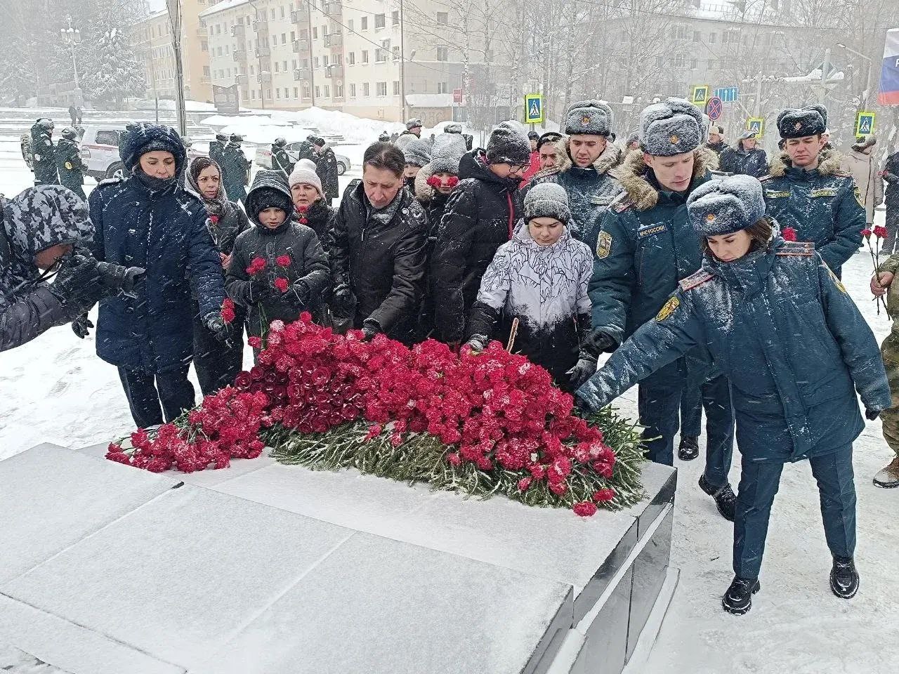 Полицейские Коми почтили память героев в День защитника Отечества Полицейские Коми почтили память героев в День защитника Отечества