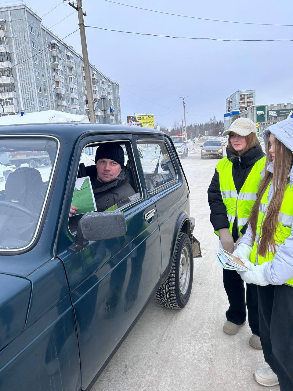 В Сосногорске водителей транспортных средств поздравили с #23_февраля В Сосногорске водителей транспортных средств поздравили с #23_февраля