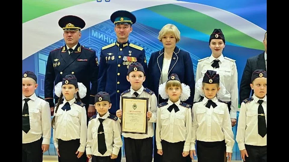 Максим Мартышин: Дорогие сыктывкарцы! Поздравляю вас с Днем защитника Отечества!