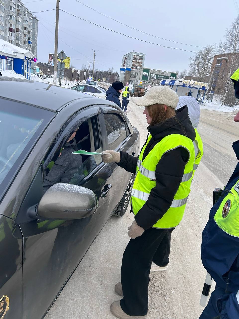 В Сосногорске водителей транспортных средств поздравили с #23_февраля В Сосногорске водителей транспортных средств поздравили с #23_февраля