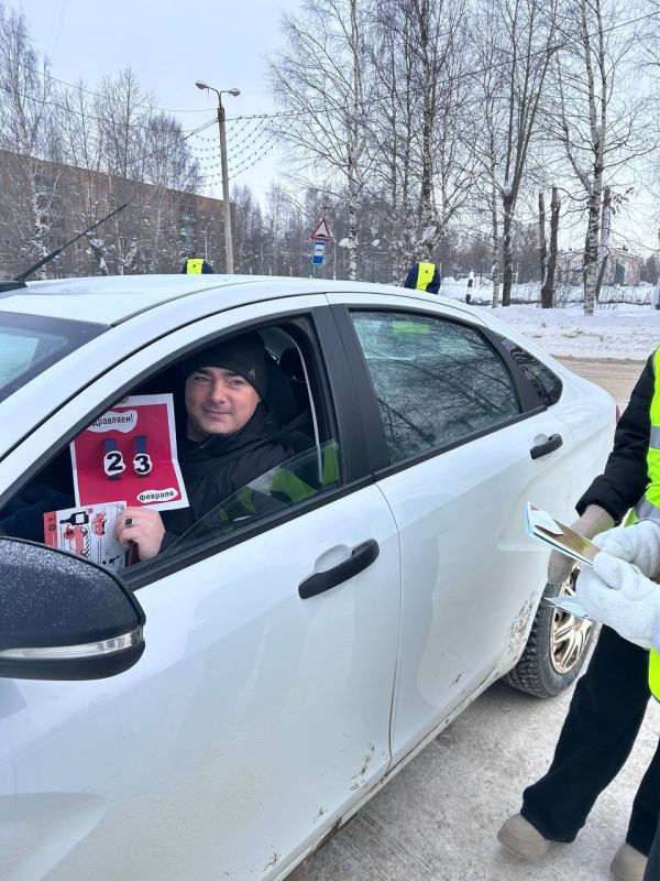 В Сосногорске водителей транспортных средств поздравили с #23_февраля