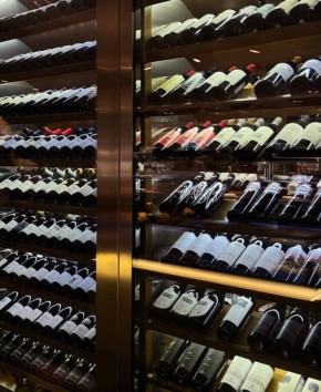 Осенние винные радости: что налить в бокал в холодные вечера