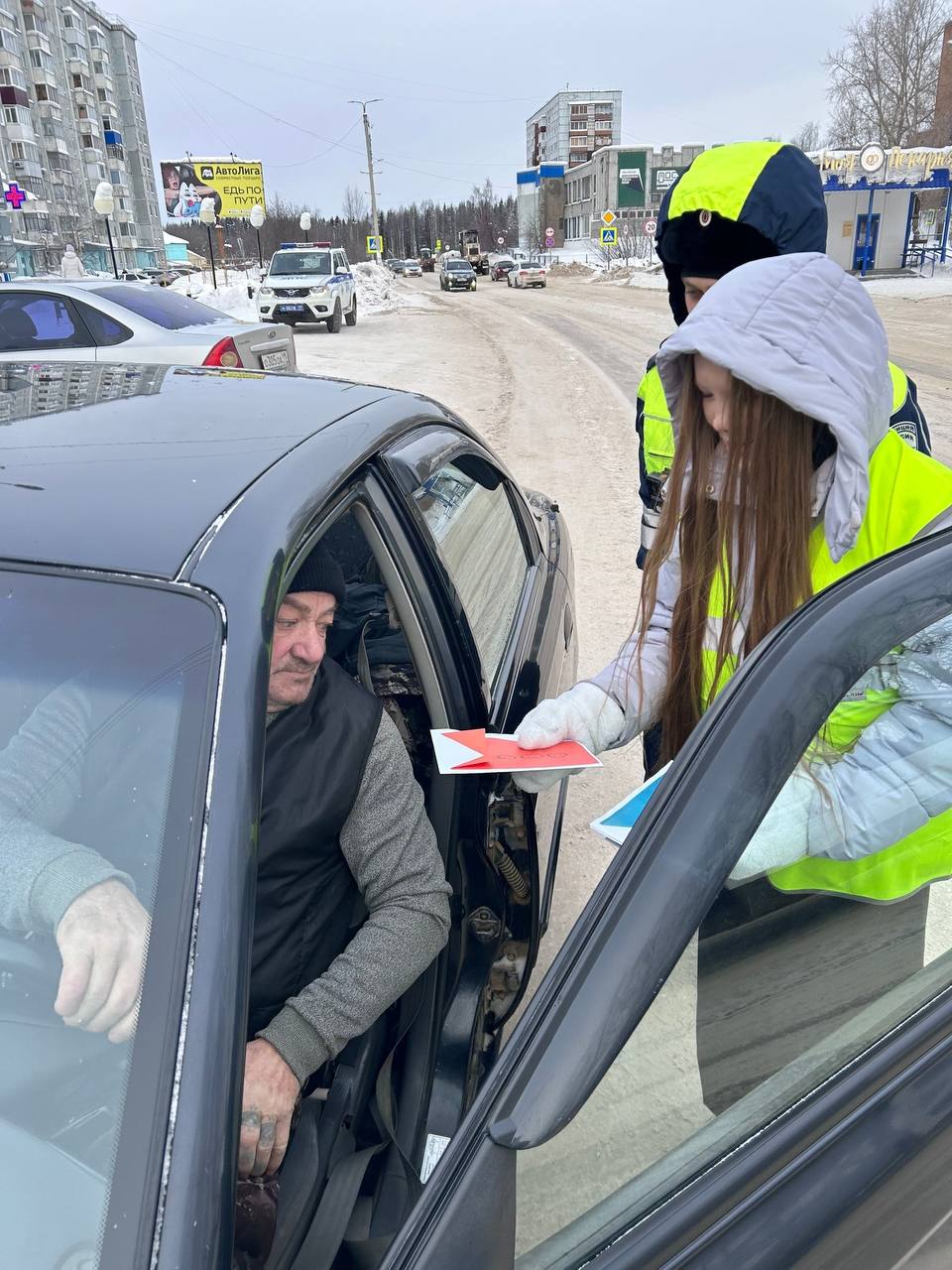 В Сосногорске водителей транспортных средств поздравили с #23_февраля В Сосногорске водителей транспортных средств поздравили с #23_февраля