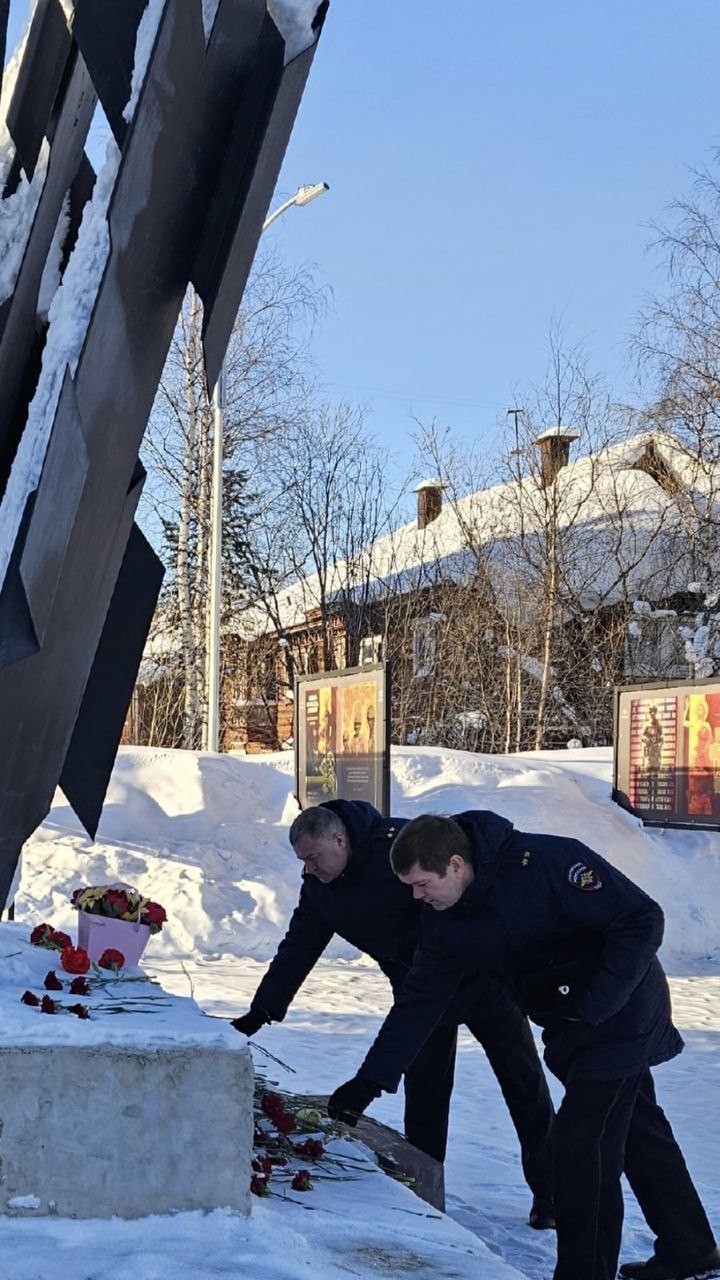 Полицейские Коми почтили память героев в День защитника Отечества Полицейские Коми почтили память героев в День защитника Отечества