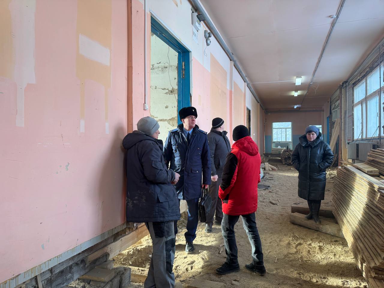 На минувшей неделе прокурор Усть-Куломского района Сергей Дядик провел личный прием граждан в поселке Зимстан На минувшей неделе прокурор Усть-Куломского района Сергей Дядик провел личный прием граждан в поселке Зимстан