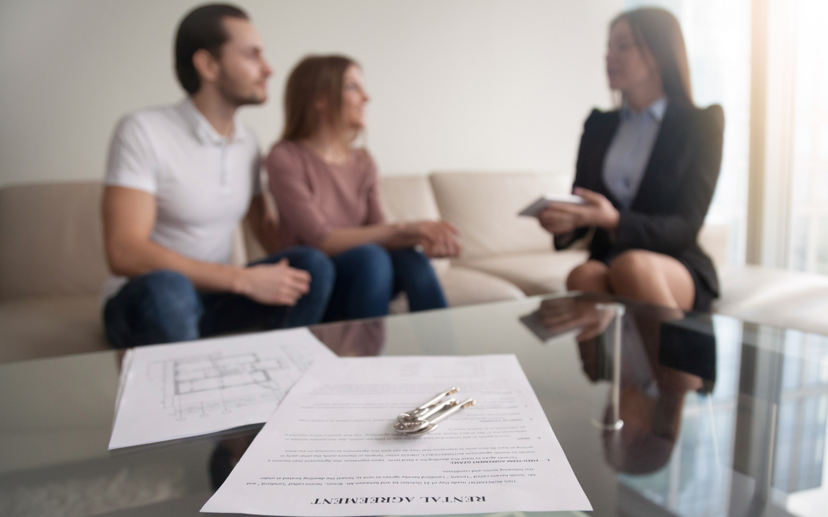 Как правильно выселить неплательщиков: советы для арендодателя в 2026 году