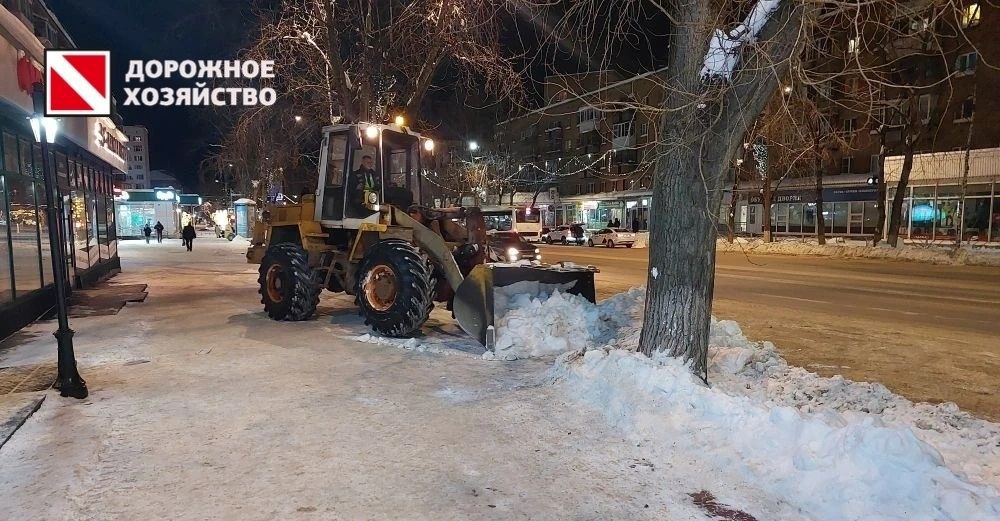 Максим Мартышин: В выходные дни коммунальные предприятия Сыктывкара потрудились - за несколько дней с улиц вывезли почти 10 тысяч кубов снега Максим Мартышин: В выходные дни коммунальные предприятия Сыктывкара потрудились - за несколько дней с улиц вывезли почти 10 тысяч кубов снега