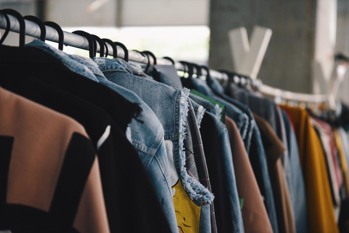 Стоит ли стирать новые вещи перед первой ноской? Ответ экспертов