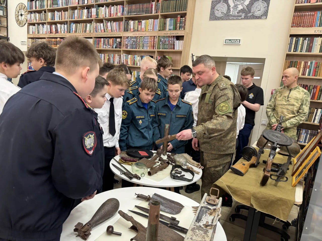 В Ухте и Корткеросском районе кадетам профильных классов рассказали про экспедиции поискового отряда следственного управления «Хранители» В Ухте и Корткеросском районе кадетам профильных классов рассказали про экспедиции поискового отряда следственного управления «Хранители»