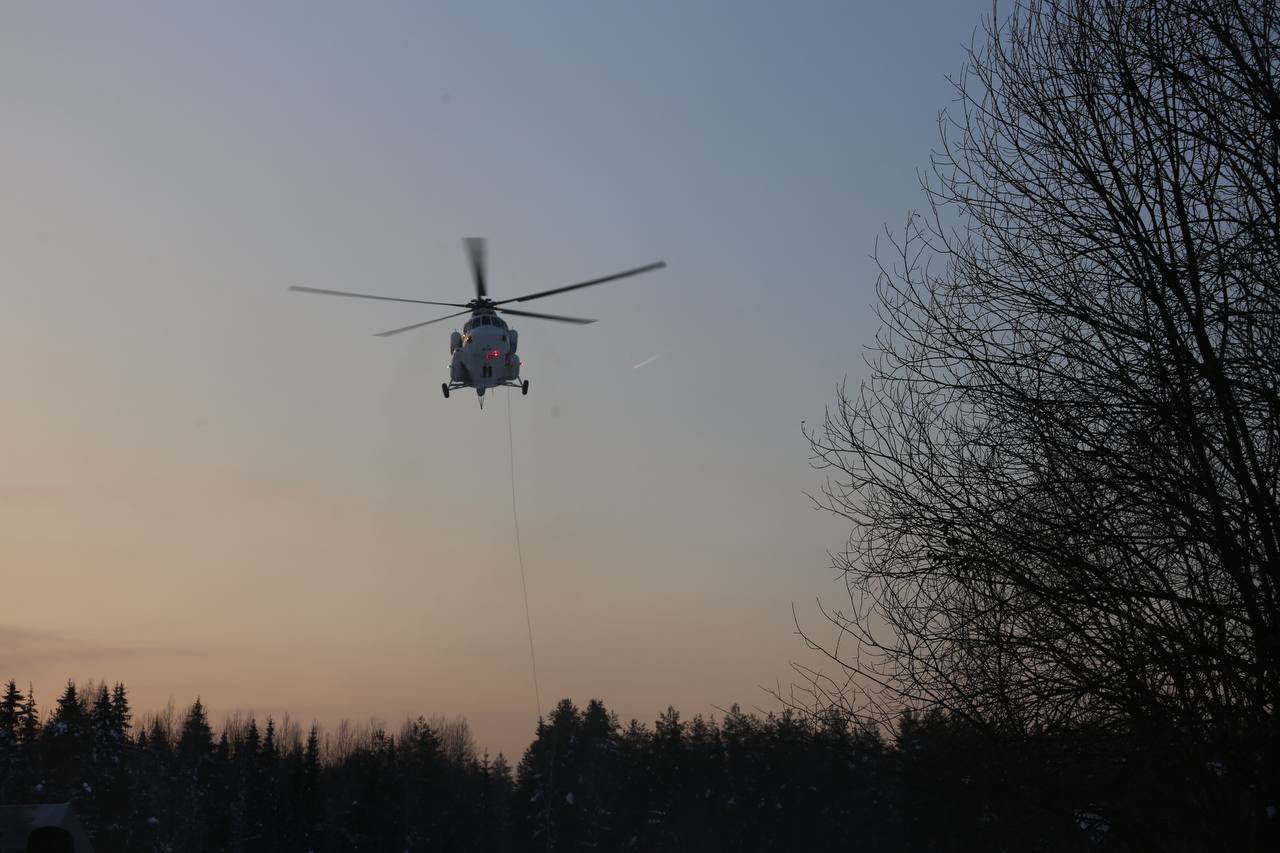 Руководителю Рослесхоза Ивану Советникову в рамках рабочей поездки в Республику Коми продемонстрировали воздушную тренировку парашютистов-десантников Руководителю Рослесхоза Ивану Советникову в рамках рабочей поездки в Республику Коми продемонстрировали воздушную тренировку парашютистов-десантников