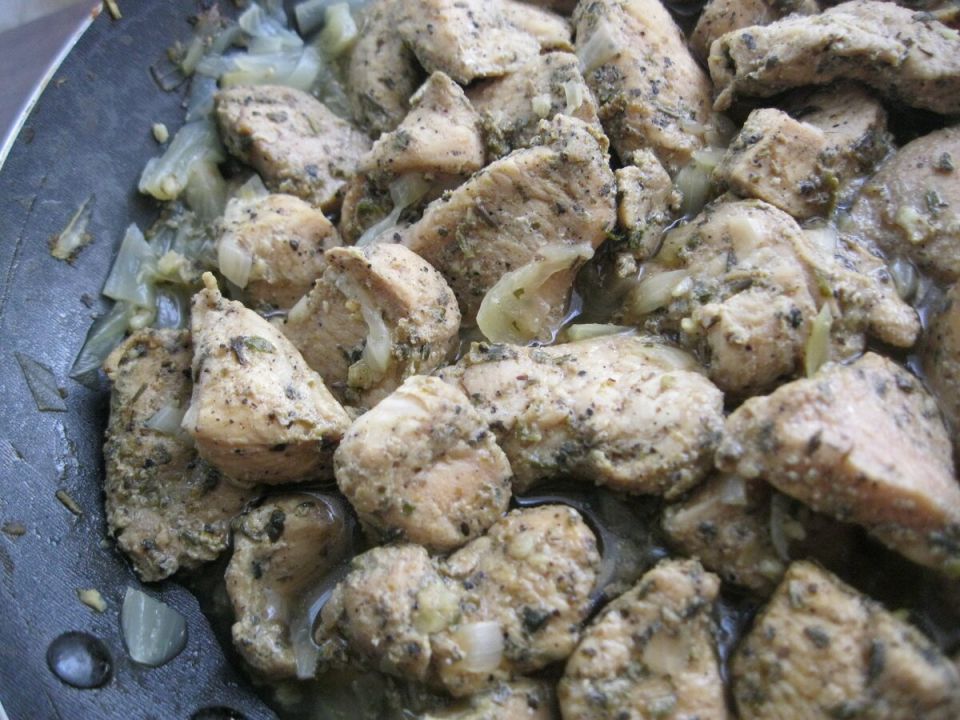 Вкусный медовый маринад: куриное филе с луком в незабываемом сочетании