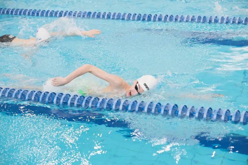 Максим Мартышин: Друзья!. Отличная новость для всех любителей спорта и болельщиков! С 11 по 13 марта в нашем бассейне «Аквалидер» пройдёт большое событие - Первенство Республики Коми по плаванию «Весёлый дельфин»