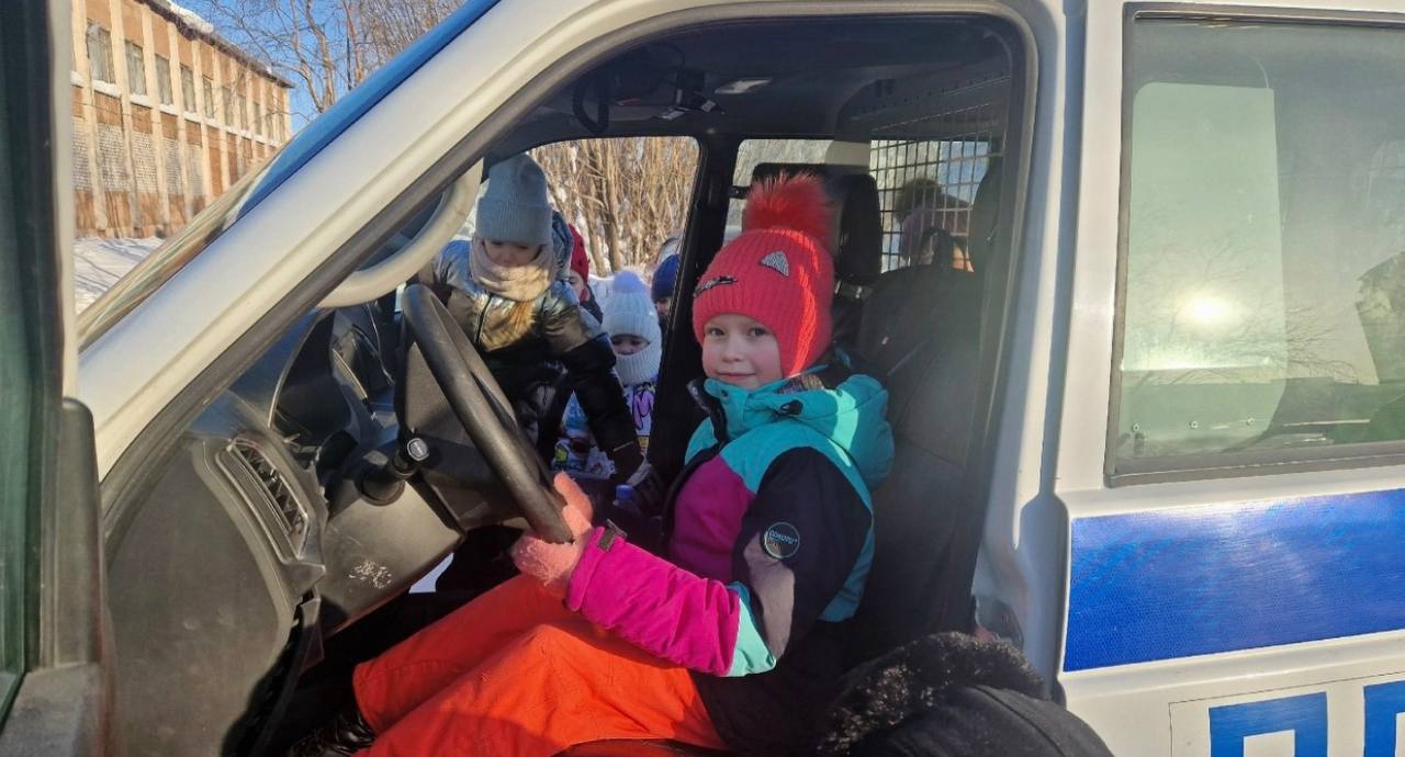 Ученики МОУ «СОШ № 23» г. Воркуты познакомились с работой #Госавтоинспекции11 Ученики МОУ «СОШ № 23» г. Воркуты познакомились с работой #Госавтоинспекции11