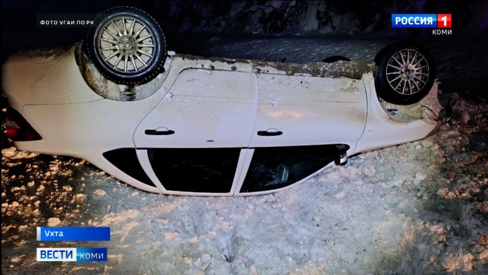 В Ухте КамАЗ при движении потерял колесо, с которым столкнулась Лада