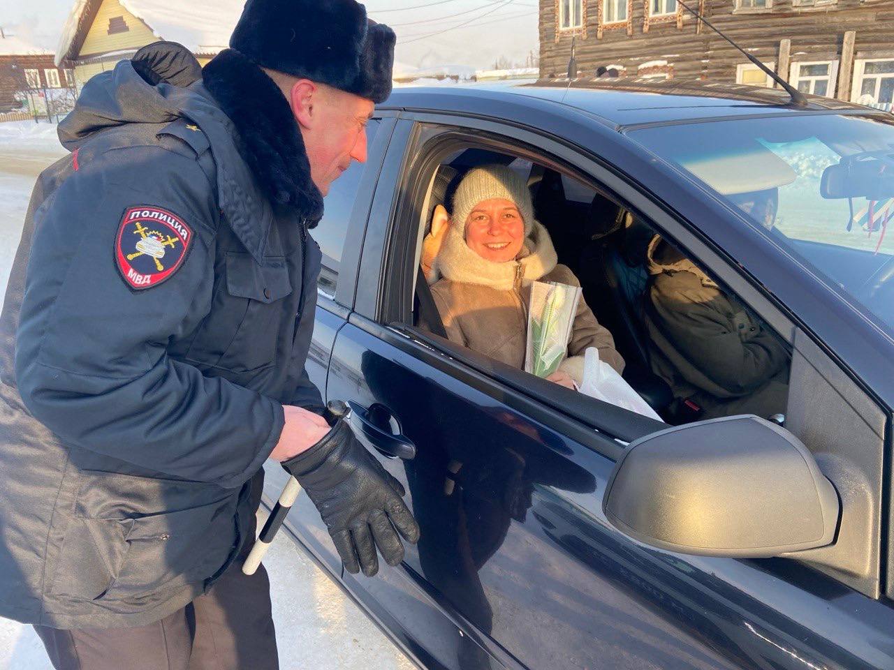 В Международный женский день сотрудники #Госавтоинспекции11 Ижемского района поздравили прекрасных дам с праздником В Международный женский день сотрудники #Госавтоинспекции11 Ижемского района поздравили прекрасных дам с праздником