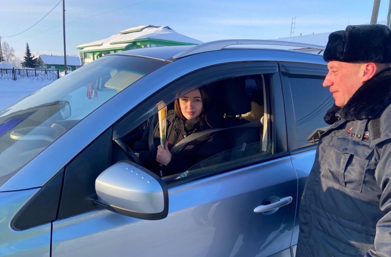 В Международный женский день сотрудники #Госавтоинспекции11 Ижемского района поздравили прекрасных дам с праздником В Международный женский день сотрудники #Госавтоинспекции11 Ижемского района поздравили прекрасных дам с праздником