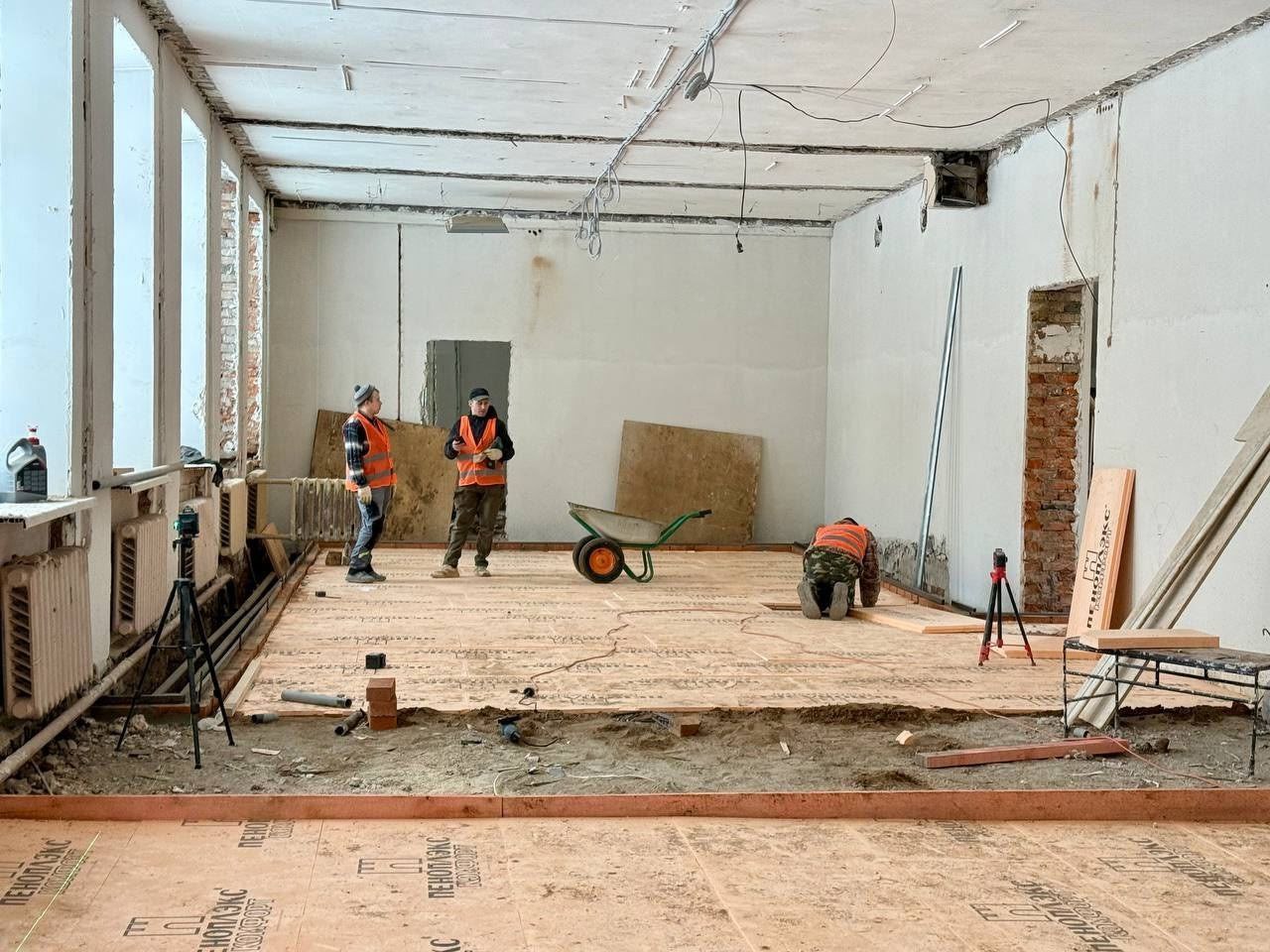 Продолжаем контролировать ход капитального ремонта Технического лицея - работы идут по графику Продолжаем контролировать ход капитального ремонта Технического лицея - работы идут по графику