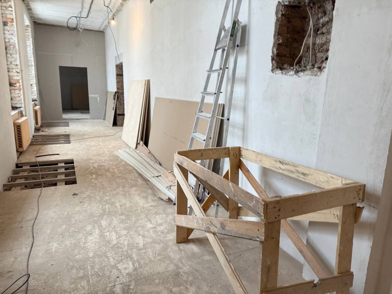 Продолжаем контролировать ход капитального ремонта Технического лицея - работы идут по графику Продолжаем контролировать ход капитального ремонта Технического лицея - работы идут по графику