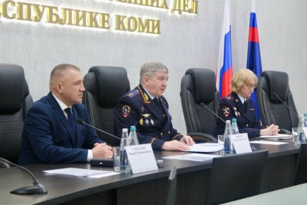 В Сыктывкар с рабочей поездкой прибыл начальник Договорно-правового департамента МВД России генерал-лейтенант внутренней службы Александр Авдейко