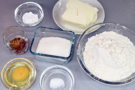 Уникальный заливной пирог с клубникой для сладкоежек