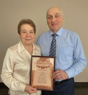 В Эжвинском загсе поздравили золотых юбиляров — семью Позолотиных!