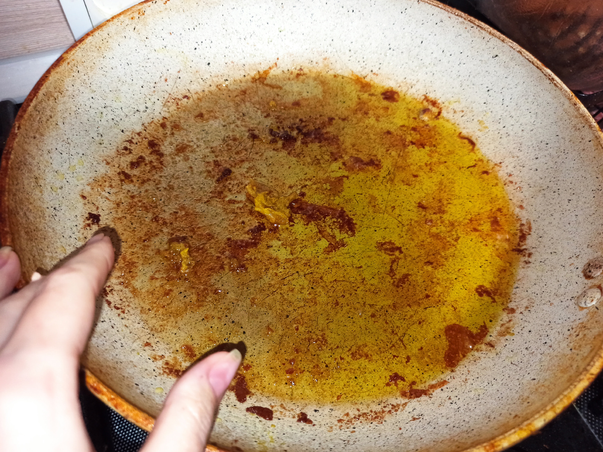 Как вернуть блеск сковороде: простое решение для любой хозяйки