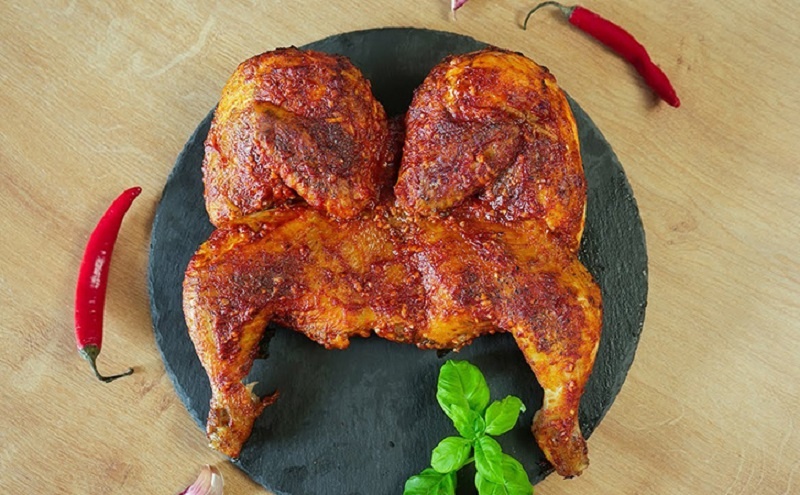 Цыплёнок тапака: как приготовить сочное мясо с хрустящей корочкой без усилий