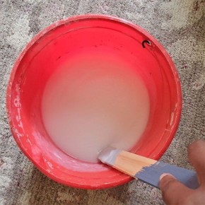 Клей или клейстер: что выбрать для поклейки обоев в 2026 году?