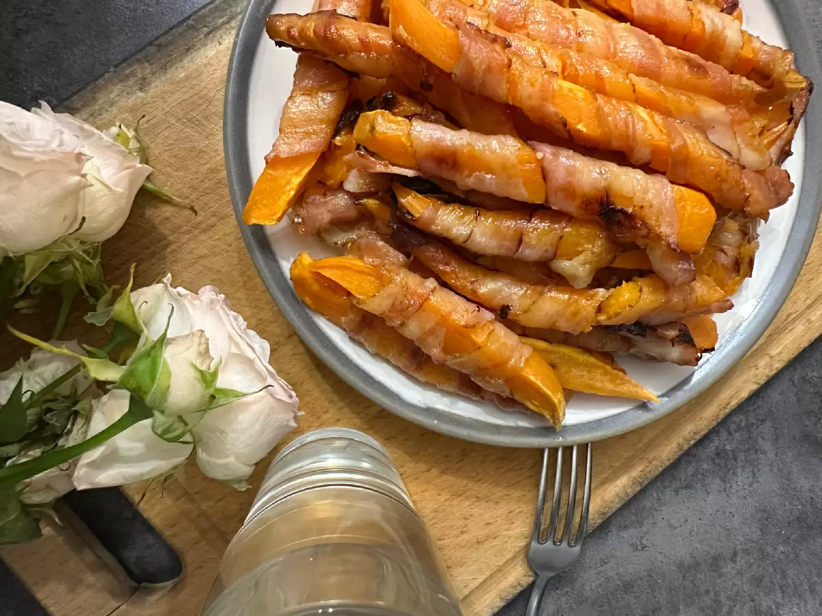 Об irresistible запеченный батат в беконе: идеальная закуска для праздника