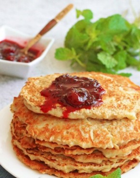 Завтрак без хлопот: овсяные блины с яблоками для полезного начала дня