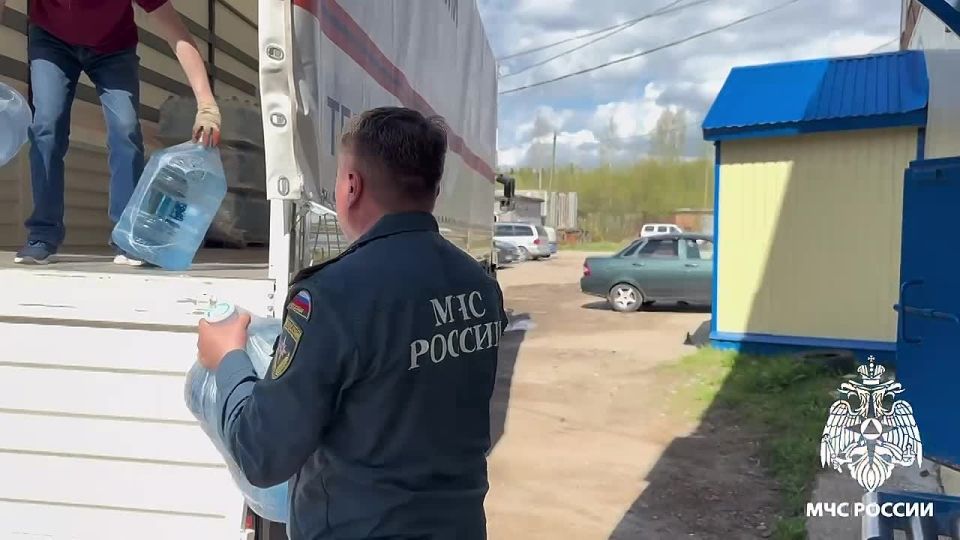 Мы вместе. Главное управление МЧС России по Республике Коми и Правительство региона отправили очередную партию гуманитарной помощи