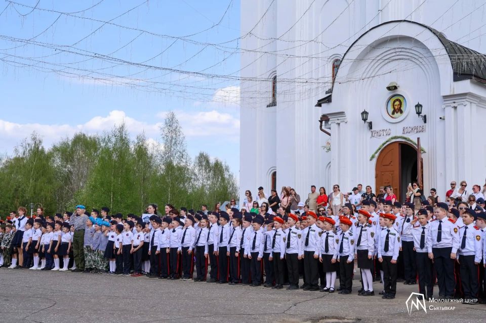 Воспитанники детских садов и учащиеся младших классов сыктывкарских школ приняли участие в XXI Республиканском военно-патриотическом Троицком слёте «Служу Отечеству» Воспитанники детских садов и учащиеся младших классов сыктывкарских школ приняли участие в XXI Республиканском военно-патриотическом Троицком слёте «Служу Отечеству»