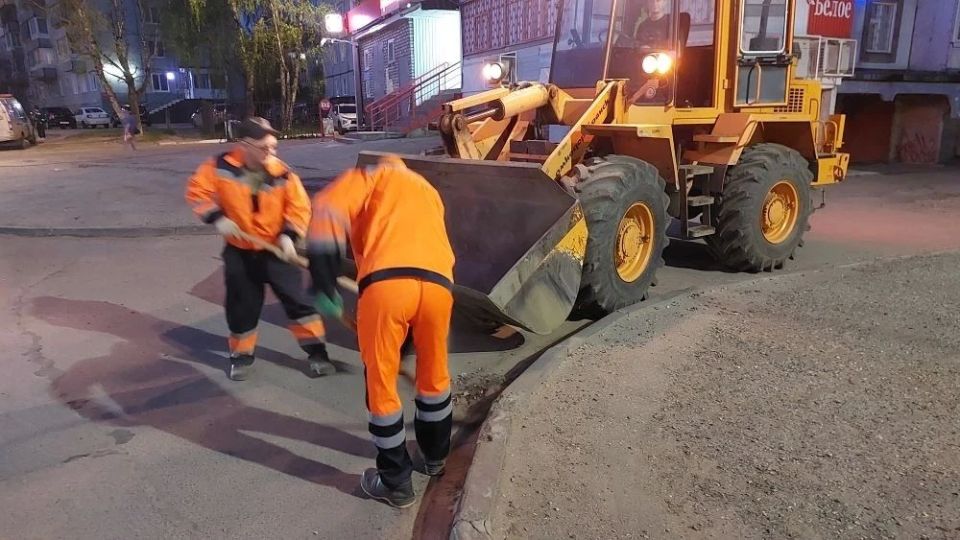 В Сыктывкаре идут работы по устранению последствий ночной грозы