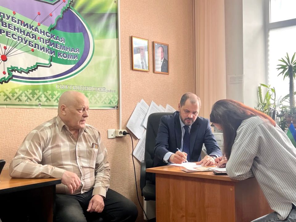 Министр природных ресурсов и экологии Коми Роман Полшведкин провел личный прием граждан в Сыктывдинском районе
