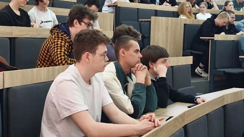 В Сыктывкарском лесном институте прошла очередная профилактическая встреча с участием полицейского и общественника В Сыктывкарском лесном институте прошла очередная профилактическая встреча с участием полицейского и общественника