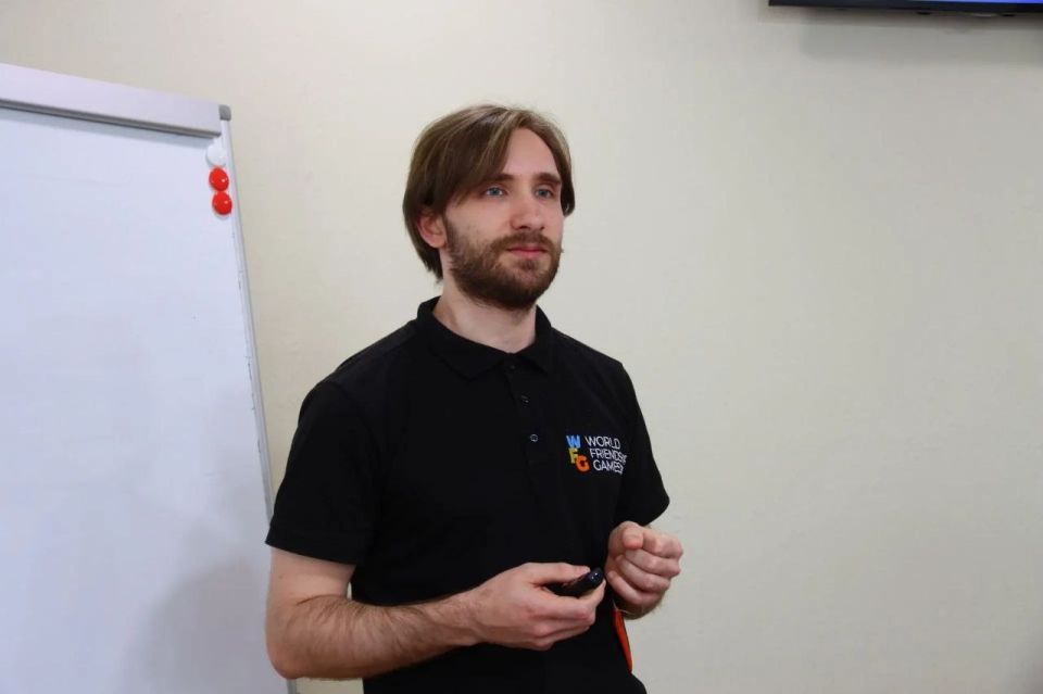 Максим Мартышин: Сегодня к нам в администрацию приходили наши партнёры из банка Максим Мартышин: Сегодня к нам в администрацию приходили наши партнёры из банка