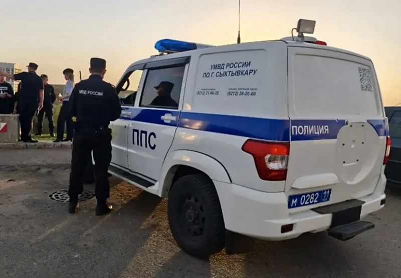 В Сыктывкаре полицейские провели профилактический рейд в местах массового скопления молодежи В Сыктывкаре полицейские провели профилактический рейд в местах массового скопления молодежи