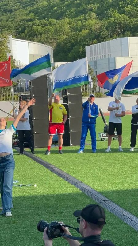 Максим Мартышин: Друзья, наши ребята из школы №9 достойно представили Сыктывкар на всероссийском уровне - в финале соревнований школьных спортивных клубов во Всероссийском детском центре «Смена» Максим Мартышин: Друзья, наши ребята из школы №9 достойно представили Сыктывкар на всероссийском уровне - в финале соревнований школьных спортивных клубов во Всероссийском детском центре «Смена»