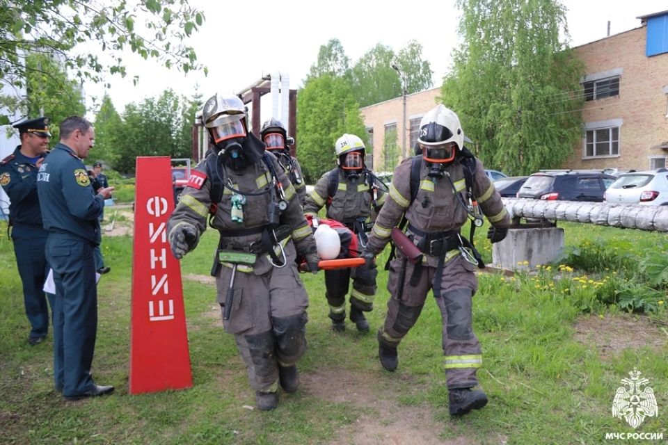 Состязания "с огоньком". В Сыктывкаре состоялся смотр-конкурс профессионального мастерства на звание «Лучшее звено газодымозащитной службы Республики Коми» Состязания "с огоньком". В Сыктывкаре состоялся смотр-конкурс профессионального мастерства на звание «Лучшее звено газодымозащитной службы Республики Коми»